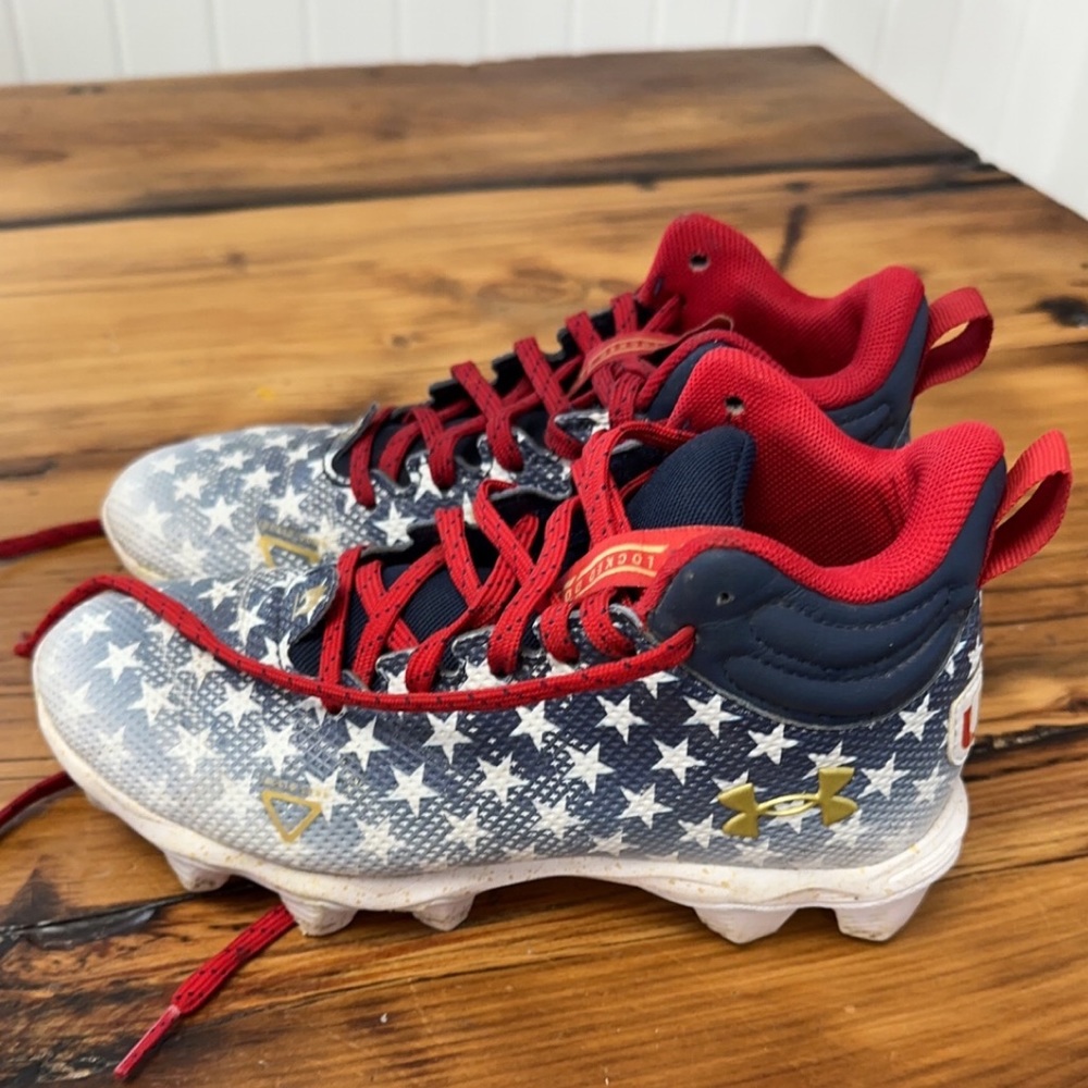 Kids size 3 Under Armour baseball or softball cleats.